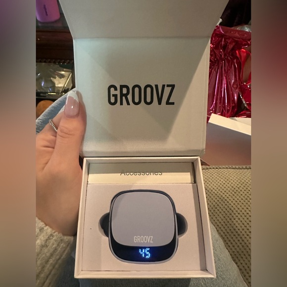 GROOVZ True Wireless In Ear Earbuds with Charging Case - Picture 2 of 3